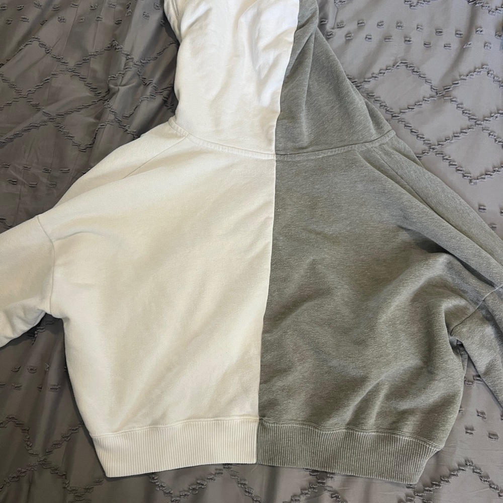 A split colored Hollister zip up jacket - Picture 6 of 6